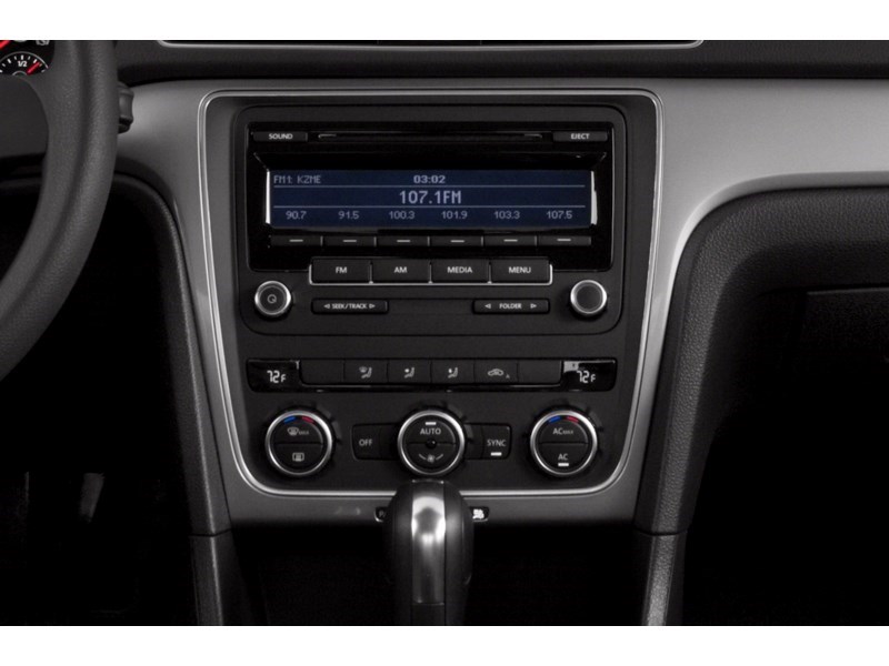 2015 Volkswagen Passat 2.0 TDI Trendline (DSG) Interior Shot 1