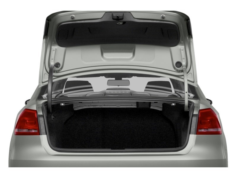 2015 Volkswagen Passat 2.0 TDI Trendline (DSG) Exterior Shot 3