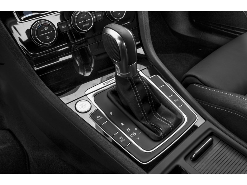 2017 Volkswagen Golf R 5dr HB DSG Exterior Shot 12