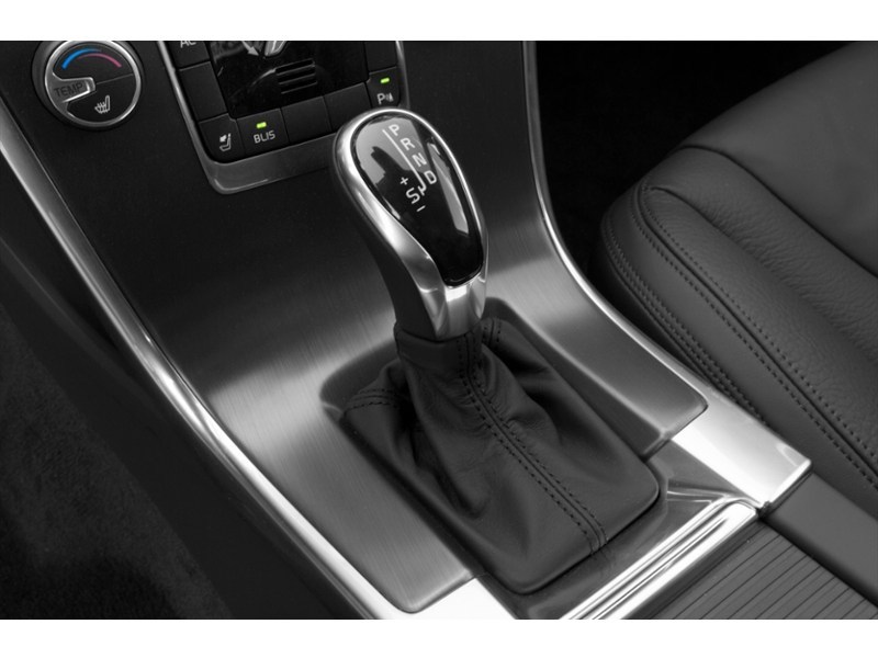 2015.5 Volvo XC60 2015.5 FWD 5dr T5 Drive-E Premier Exterior Shot 9
