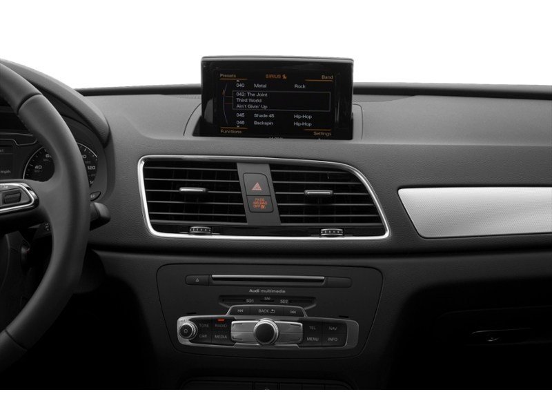 2018 Audi Q3 2.0 TFSI quattro Progressiv Tiptronic Interior Shot 2