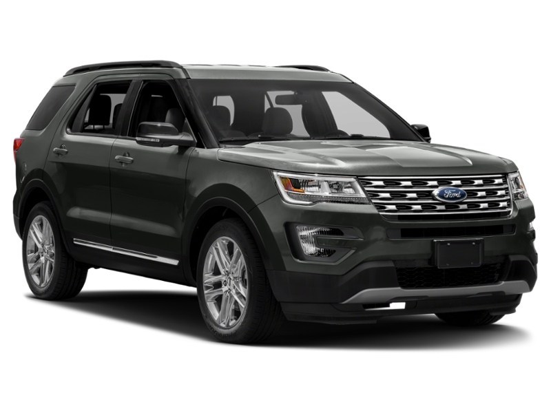 2017 Ford Explorer 4WD 4dr XLT Exterior Shot 9