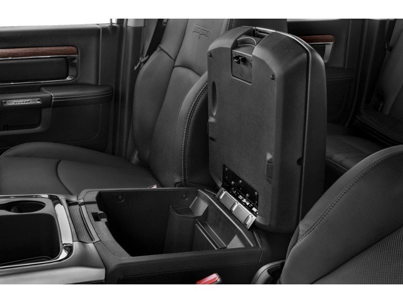 2018 RAM 2500 Laramie 4x4 Mega Cab 6'4" Box Interior Shot 7