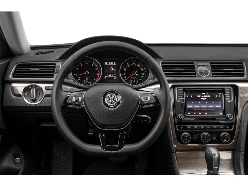 2016 Volkswagen Passat 4dr Sdn 1.8 TSI Auto Comfortline Interior Shot 3