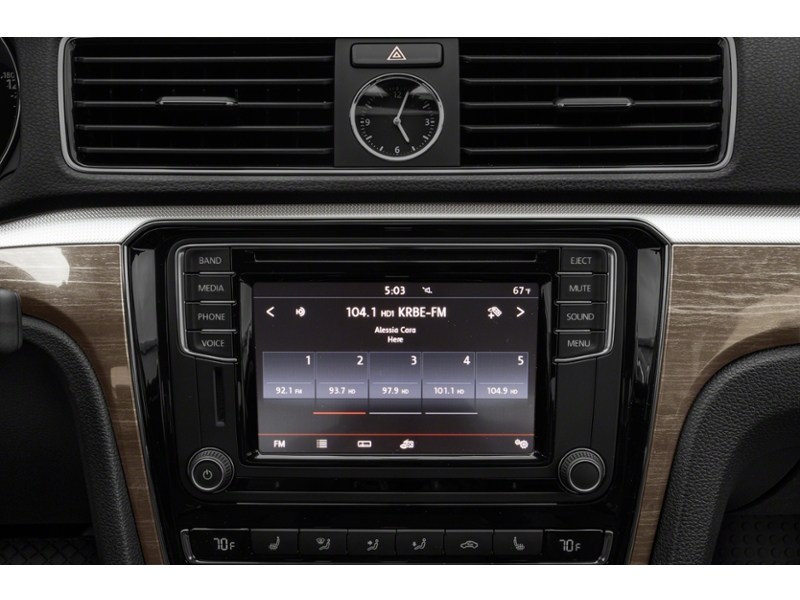 2016 Volkswagen Passat 4dr Sdn 1.8 TSI Auto Comfortline Interior Shot 2