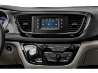 2018 Chrysler Pacifica L 2WD Interior Shot 2