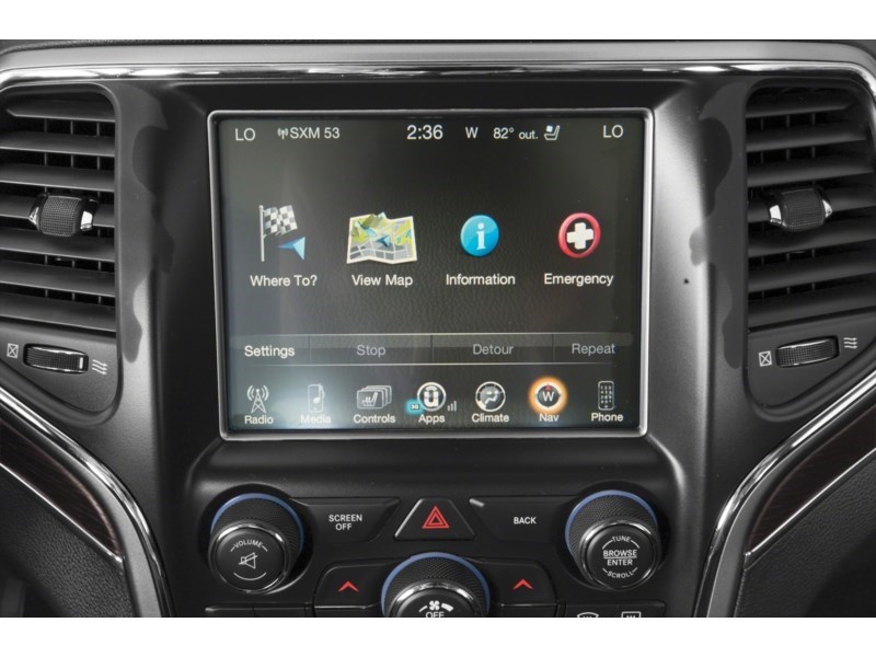 2020 Jeep Grand Cherokee Summit 4x4 Interior Shot 8