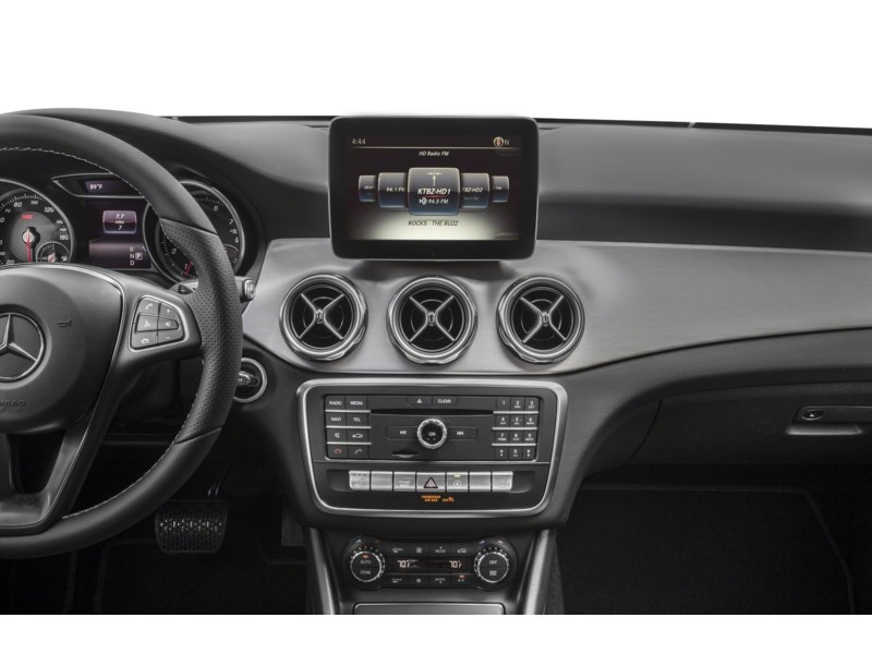 Как подключить айфон к мерседес gla 200