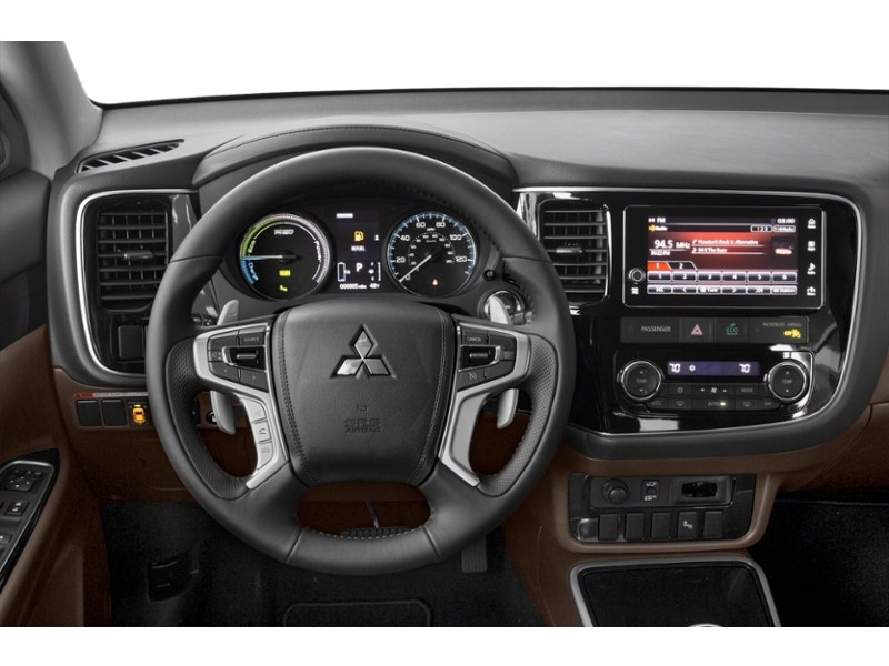 2018 Mitsubishi Outlander Plug-In Hybrid SE Interior Shot 3