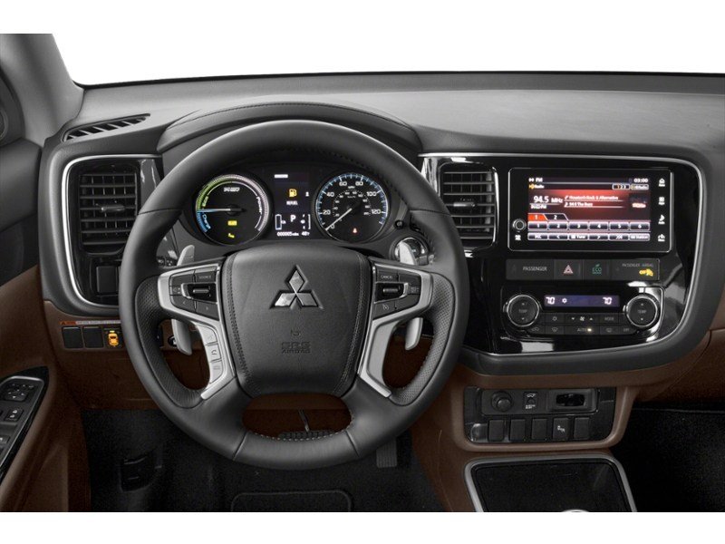 2018 Mitsubishi Outlander Plug-In Hybrid SE Touring S-AWC Interior Shot 3
