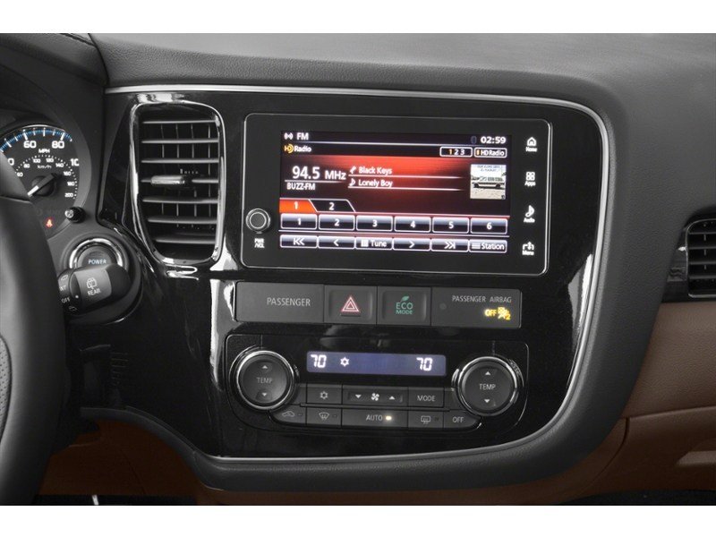 2018 Mitsubishi Outlander Plug-In Hybrid SE Touring S-AWC Interior Shot 2