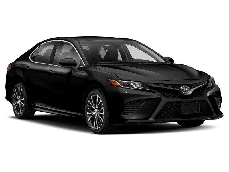 2019 Toyota Camry SE Auto Exterior Shot 9