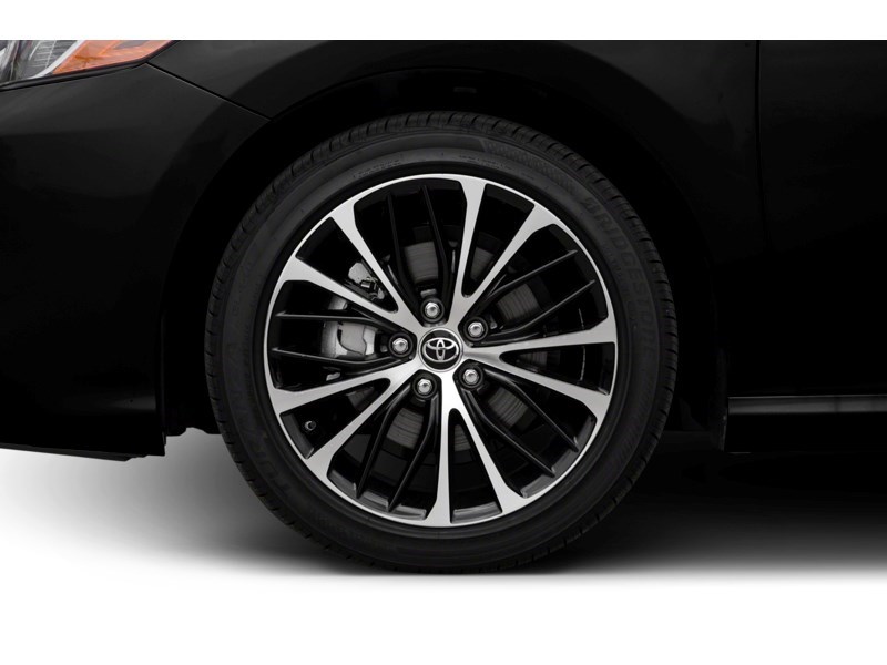 2019 Toyota Camry SE Auto Exterior Shot 5