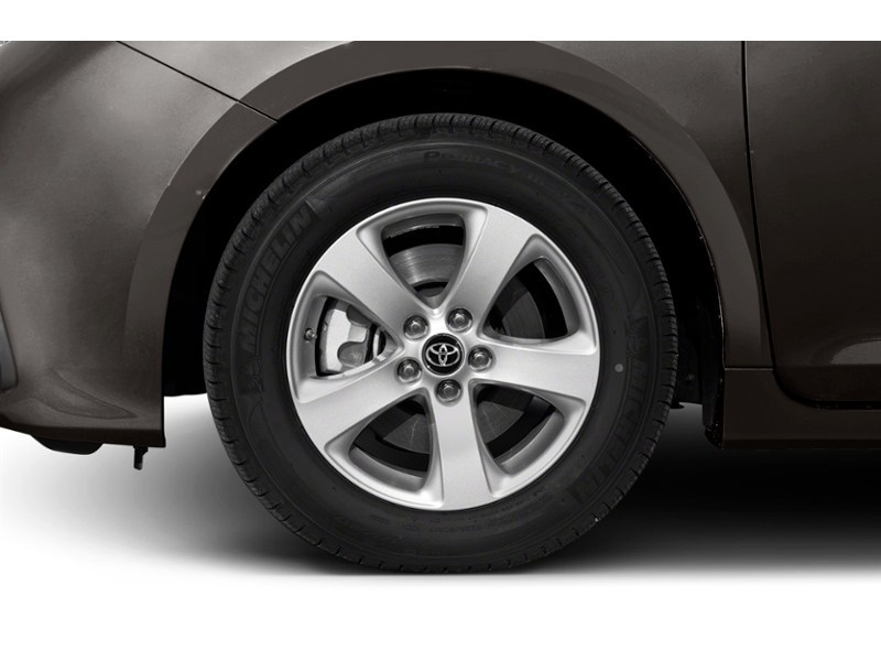2020 Toyota Sienna XLE 7-Passenger AWD Exterior Shot 5