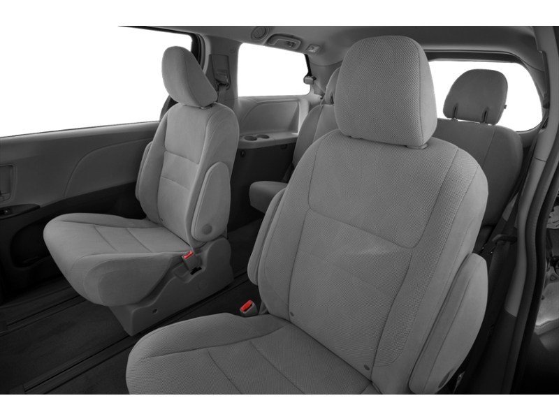 2020 Toyota Sienna XLE 7-Passenger AWD Interior Shot 5