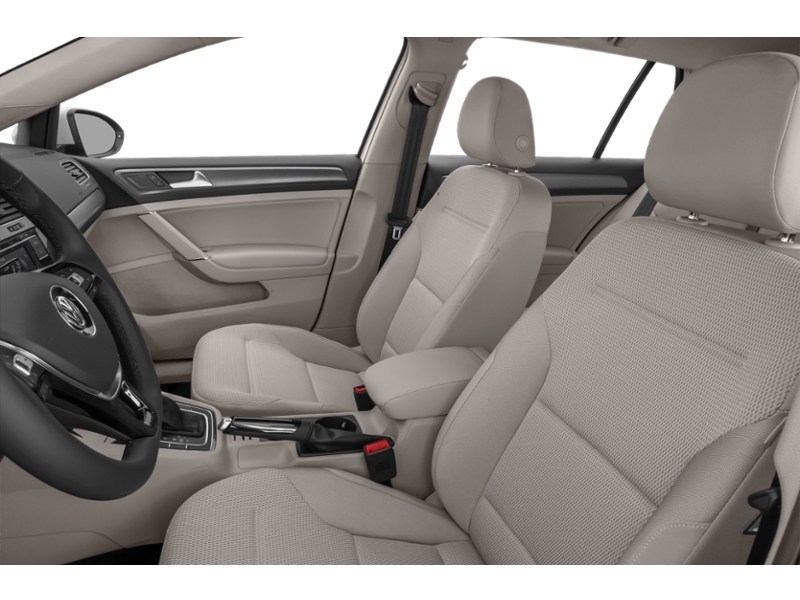 2018 Volkswagen Golf Comfortline 5-door Manual Interior Shot 4