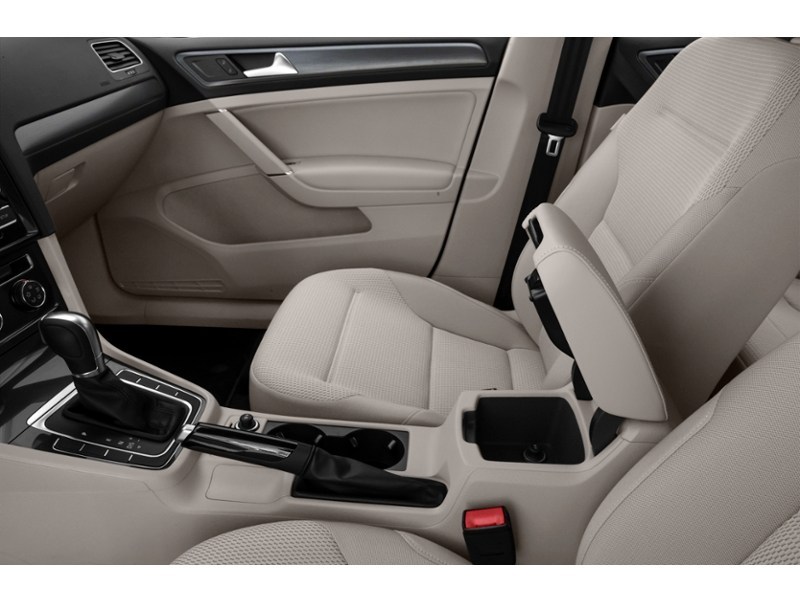 2018 Volkswagen Golf Comfortline 5-door Manual Interior Shot 7
