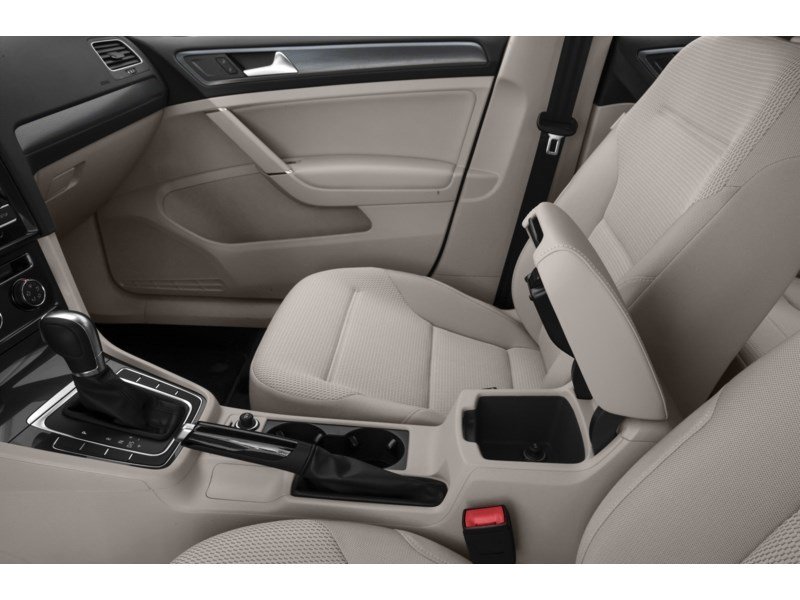 2019 Volkswagen Golf Comfortline 5-door Manual Interior Shot 7