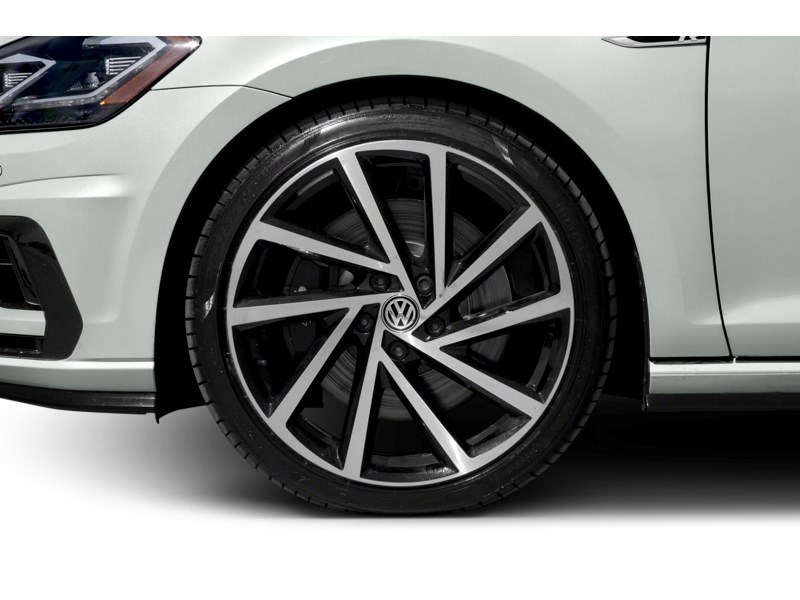 2019 Volkswagen Golf R DSG Exterior Shot 5