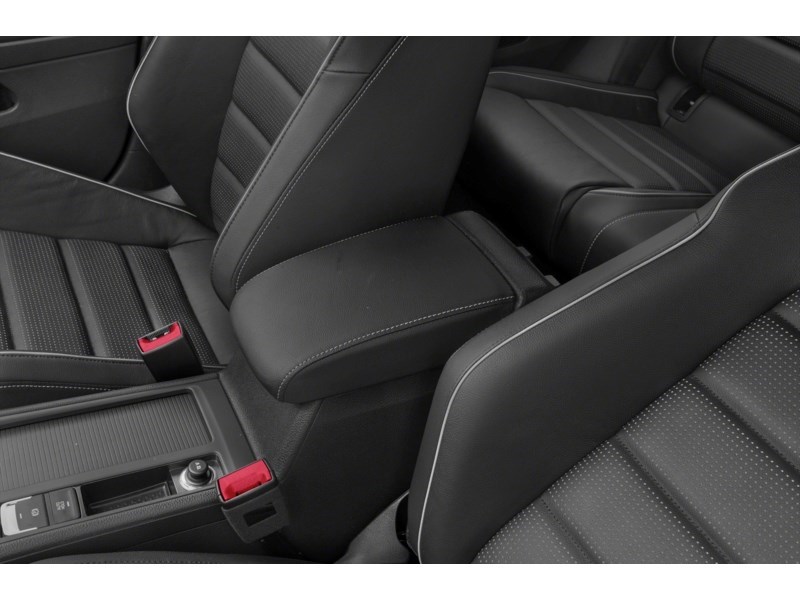 2018 Volkswagen Golf R 5-door DSG Interior Shot 7