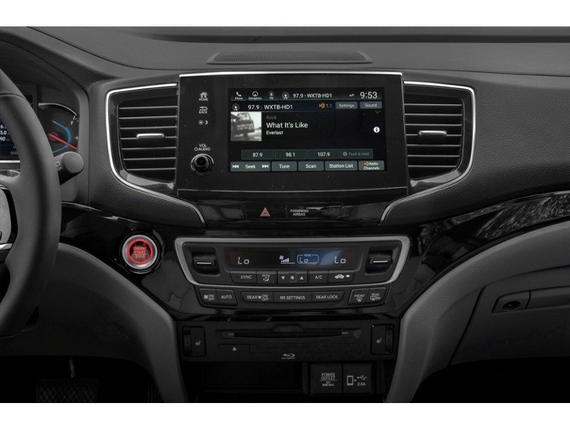 2020 Honda Pilot Touring 7-Passenger AWD Interior Shot 2