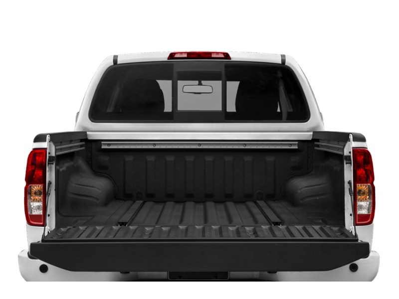2019 Nissan Frontier Crew Cab PRO-4X Standard Bed 4x4 Auto Exterior Shot 4