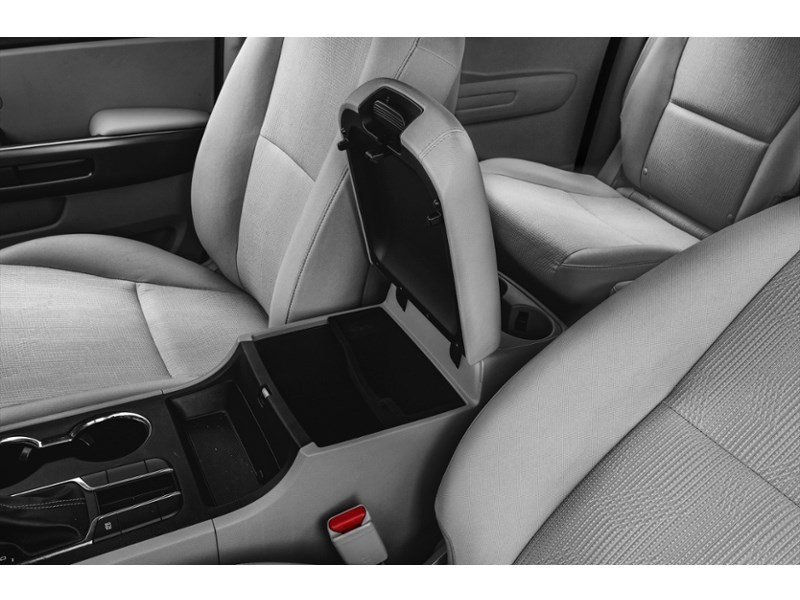 2019 Kia Sedona LX+ FWD Interior Shot 7
