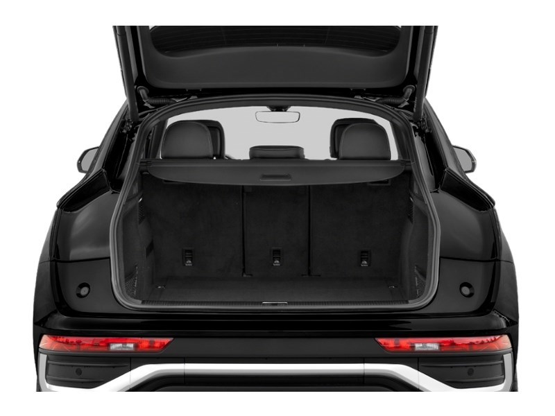 2022 Audi Q5 45 Technik Exterior Shot 4