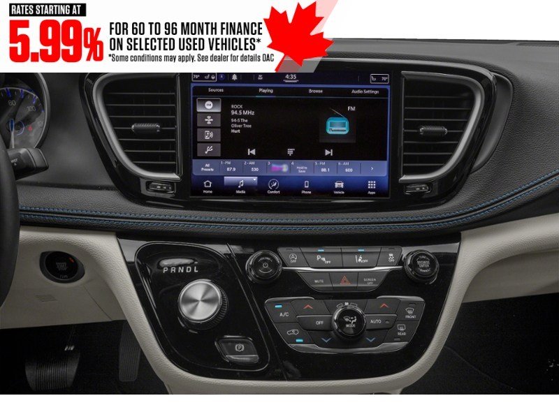 2022 Chrysler Pacifica Touring L FWD Interior Shot 2
