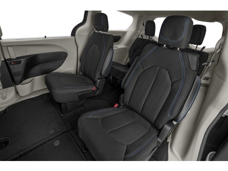 2022 Chrysler Pacifica Limited FWD Interior Shot 5