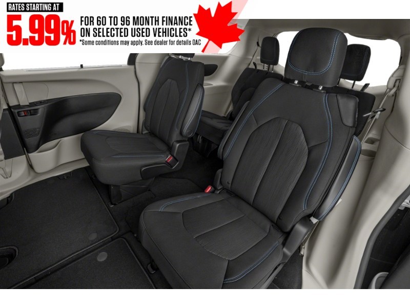 2022 Chrysler Pacifica Touring L FWD Interior Shot 5