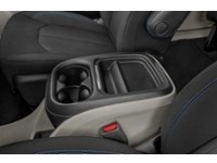 2022 Chrysler Pacifica Limited FWD Interior Shot 7