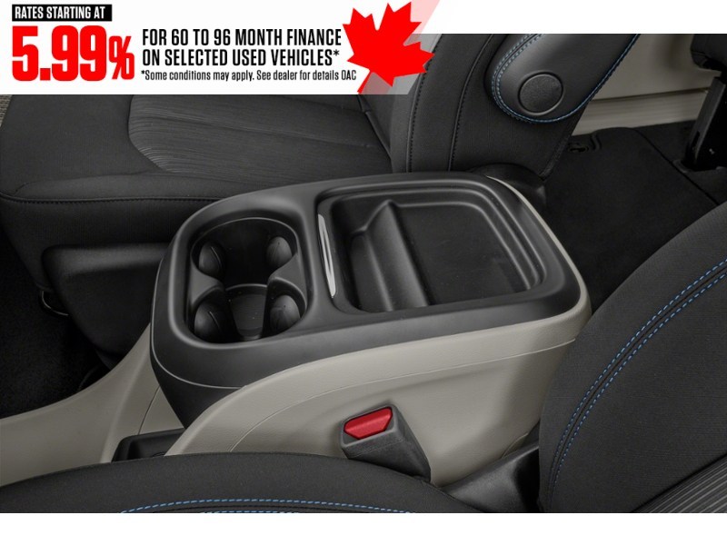 2022 Chrysler Pacifica Touring L FWD Interior Shot 7