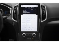 2021 Ford Edge Titanium AWD Interior Shot 2