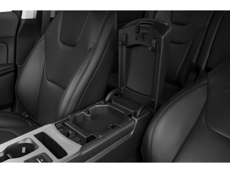 2021 Ford Edge Titanium AWD Interior Shot 7