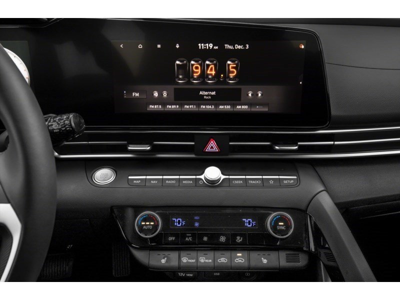 2023 Hyundai Elantra Luxury IVT Interior Shot 2