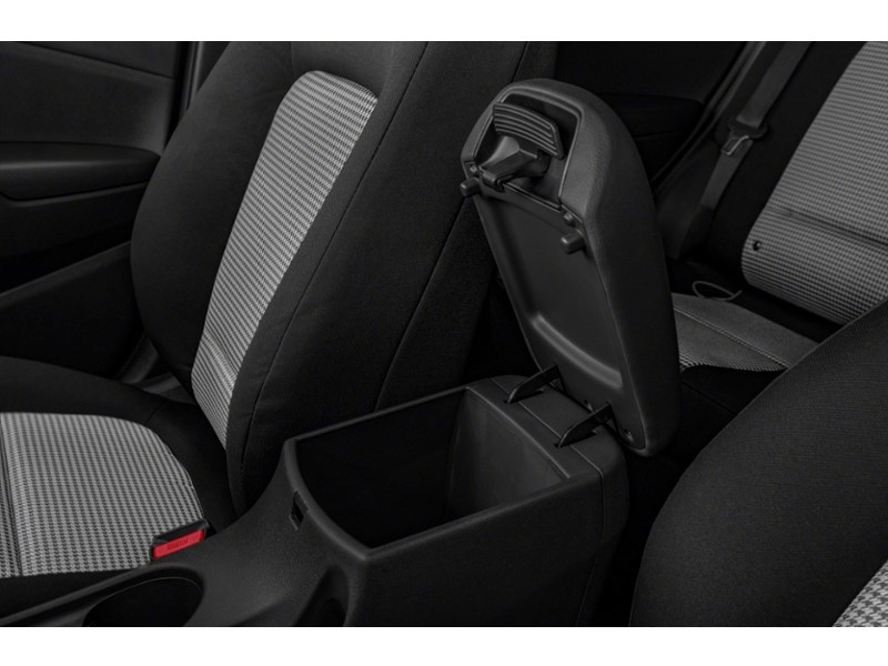 2021 Hyundai Kona 2.0L Essential FWD Exterior Shot 13