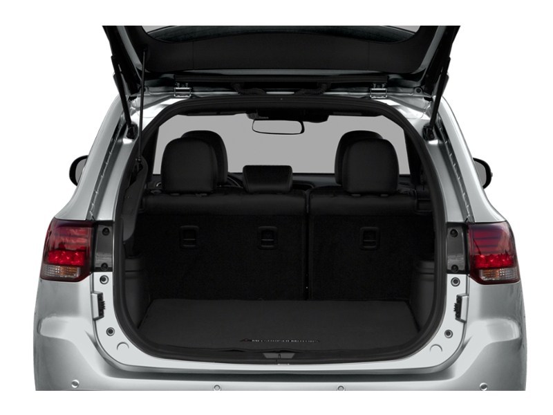 2022 Mitsubishi Outlander Plug-In Hybrid SE S-AWC Exterior Shot 4