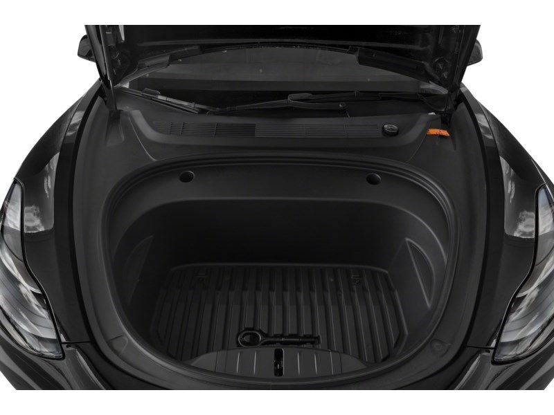 2023 Tesla Model 3 RWD Exterior Shot 3