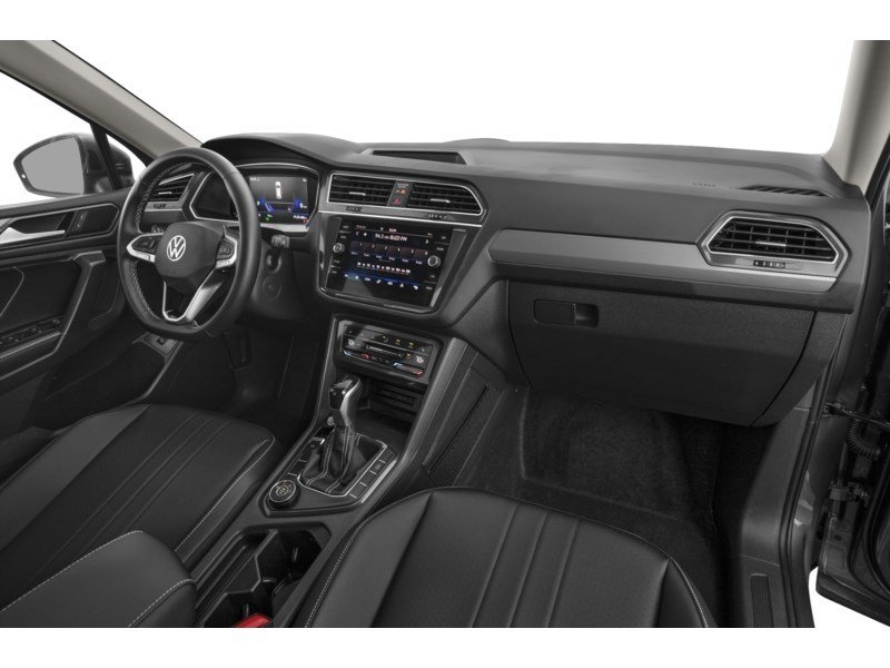 2022 Volkswagen Tiguan Comfortline 4MOTION Interior Shot 1