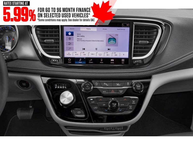 2023 Chrysler Pacifica Touring L FWD Interior Shot 2