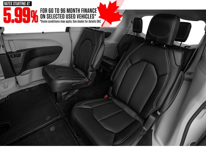 2023 Chrysler Pacifica Touring L FWD Interior Shot 5