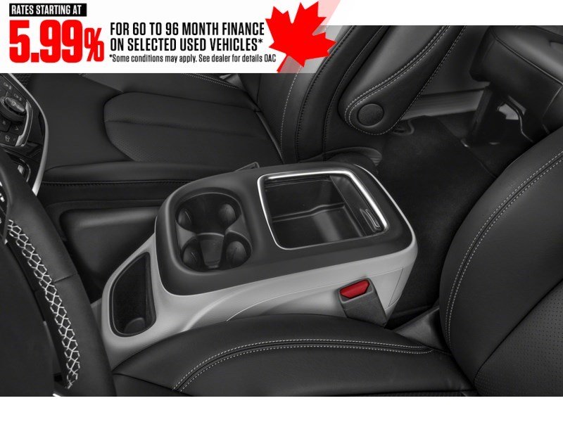 2023 Chrysler Pacifica Touring L AWD Interior Shot 7