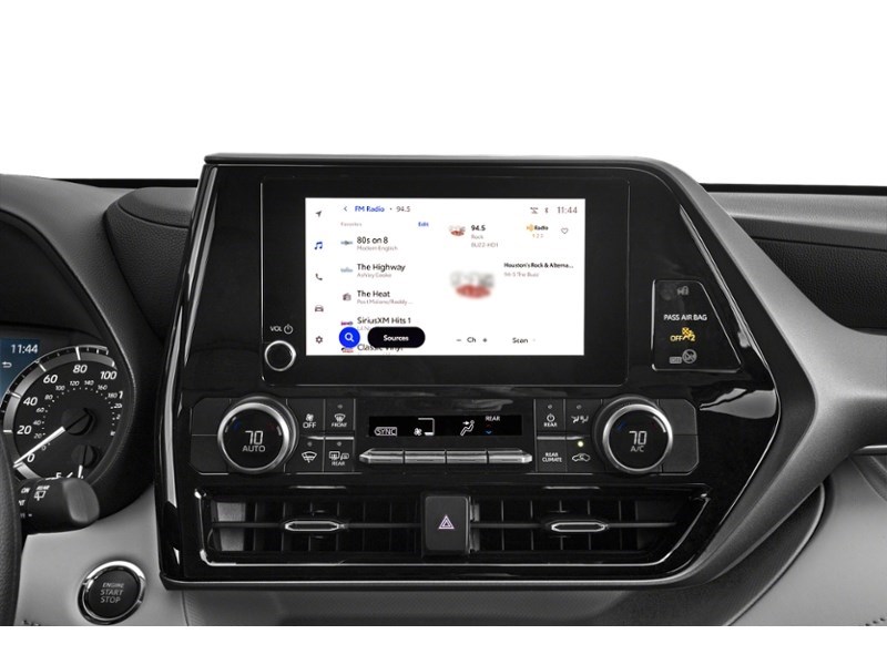 2023 Toyota Highlander LE AWD Interior Shot 2
