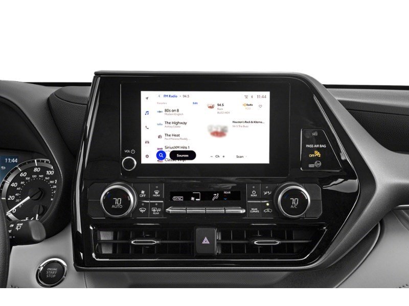 2023 Toyota Highlander LE AWD Interior Shot 2