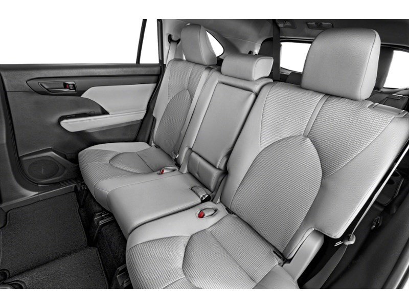 2023 Toyota Highlander LE AWD Interior Shot 5