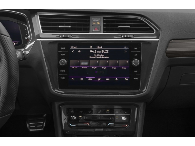 2023 Volkswagen Tiguan Highline R-Line 4MOTION Interior Shot 2