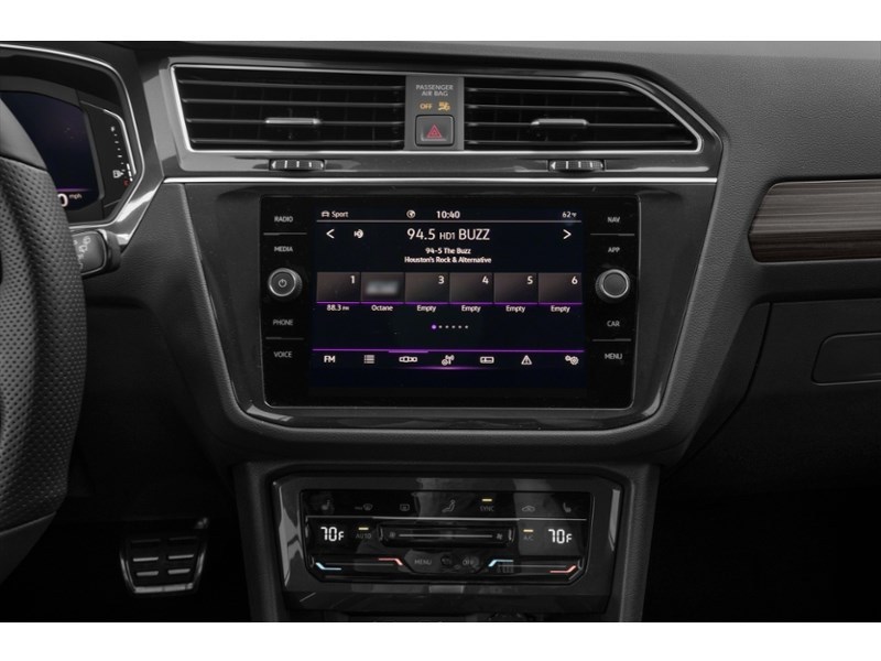 2022 Volkswagen Tiguan Highline R-Line 4MOTION Interior Shot 2