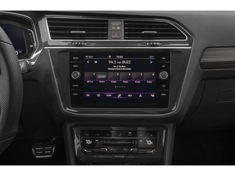 2024 Volkswagen Tiguan Highline R-Line 4MOTION Interior Shot 2