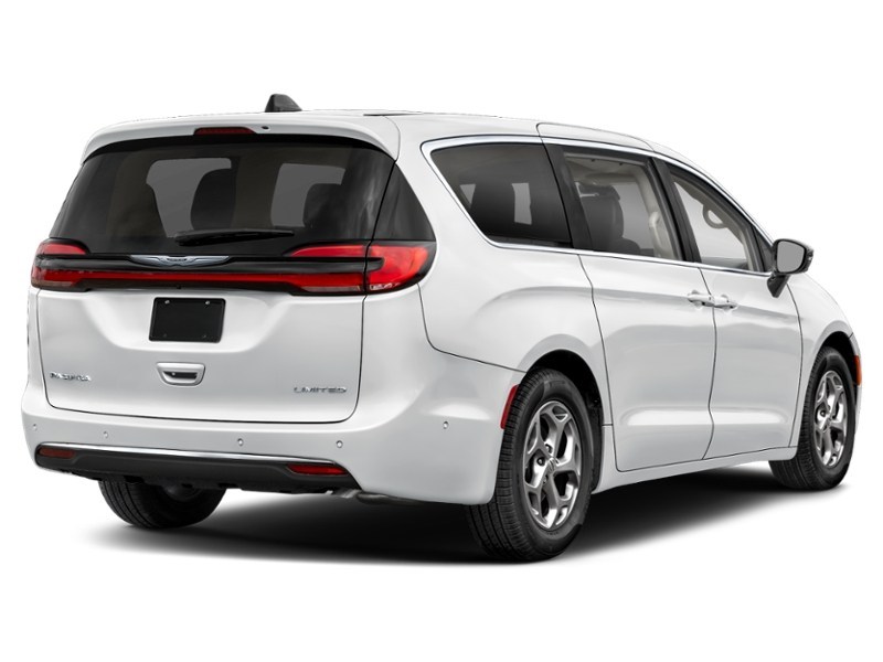 2026 Chrysler Pacifica Limited FWD Exterior Shot 2